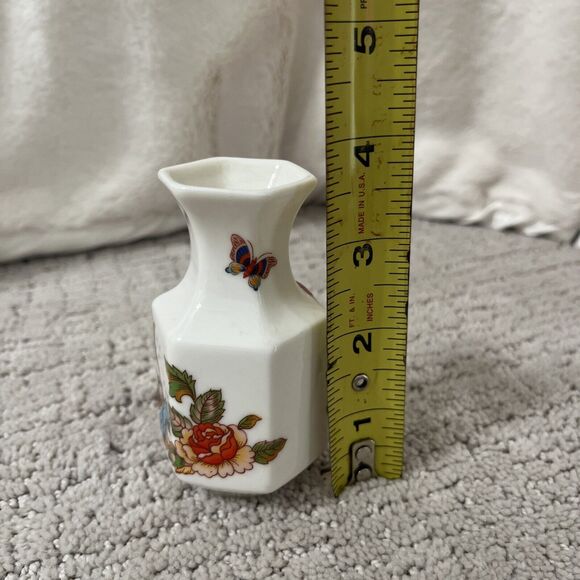 Vintage Ardalt White Vase with Flowers and Butterflies 3.75" Taiwan - Picture 4 of 10